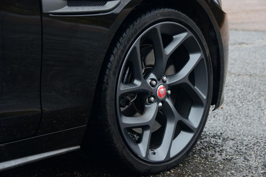 Колеса Jaguar XE 300 Sport 2018 года  (UK) (фото 12 из 24)